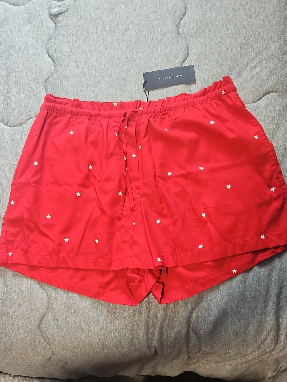Tommy Hilfiger Red Star-Print Women's Shorts - Picture 1 of 8